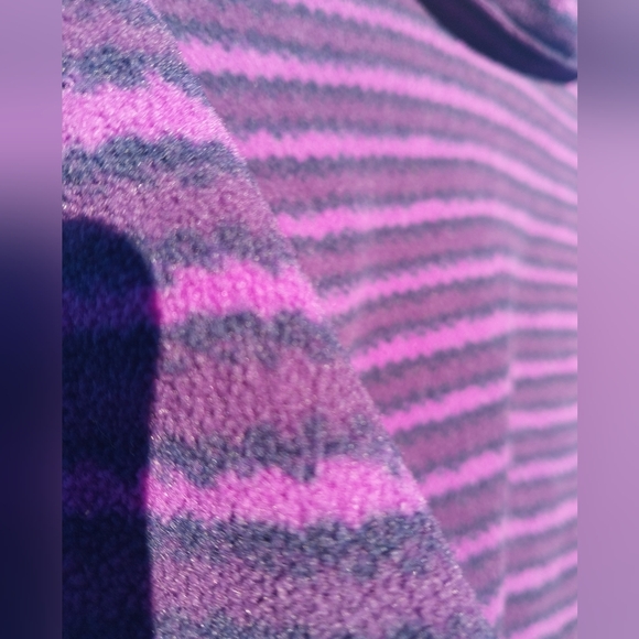 Columbia Women's Pullover Size Small Purple and Navy Stripes - Picture 5 of 6